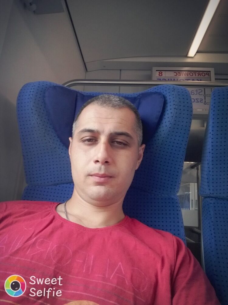 21223526  Nika, 39 ,    
