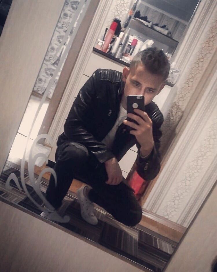  26520546  Denis, 25 ,    