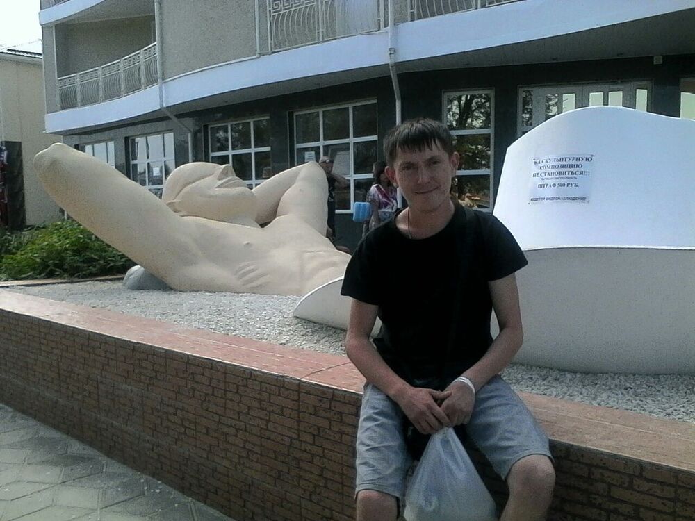  10232456  Artem, 39 ,    