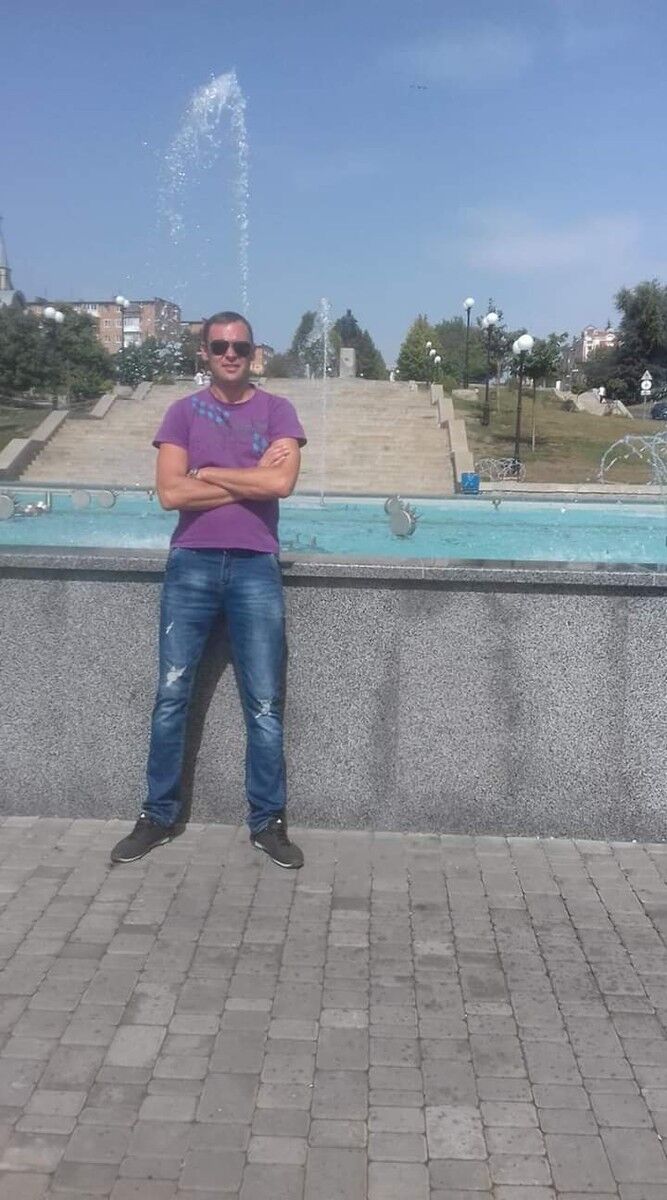  ,   Yevhenii, 40 ,   ,   , c , 