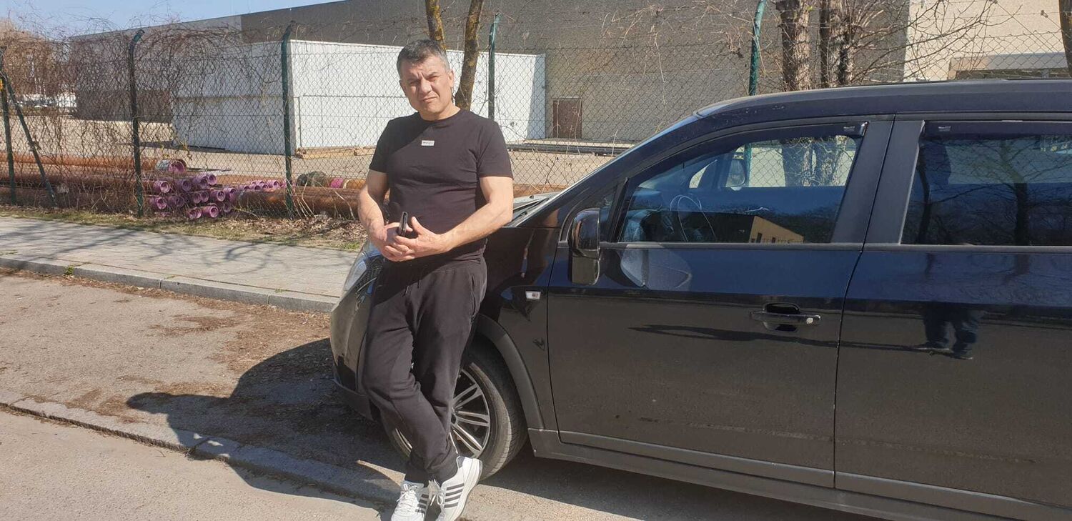  46365946  Sergei, 49 ,    