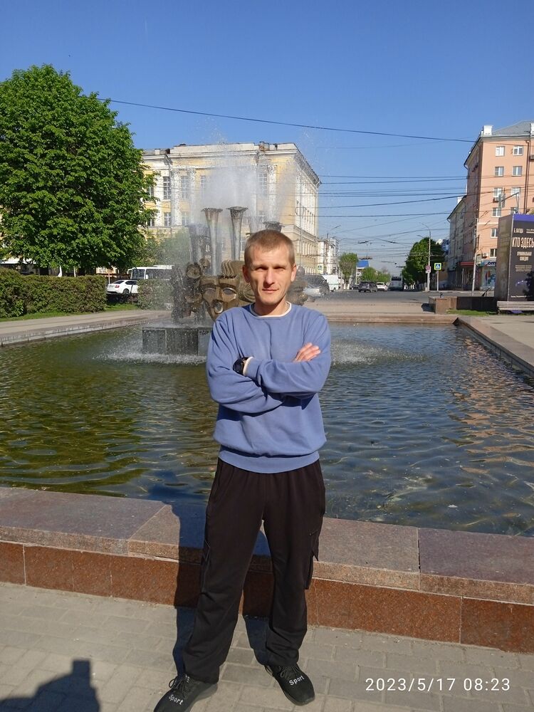  35406066  Pavel, 45 ,    