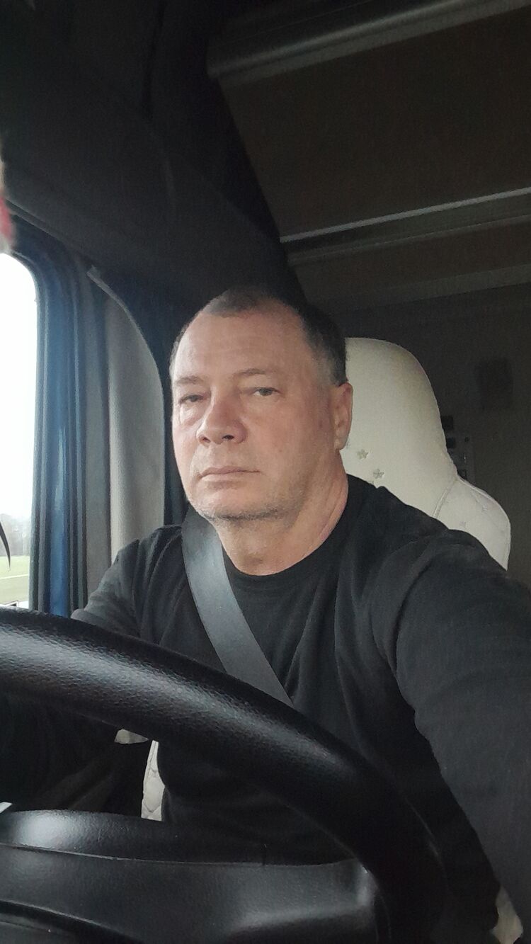  48151026  Victor, 49 ,    
