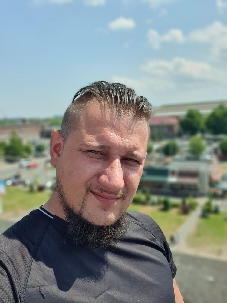  ,   Aleks, 42 ,   ,   , c , 