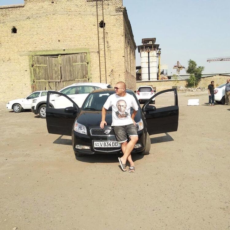  18607566  Artem, 37 ,    