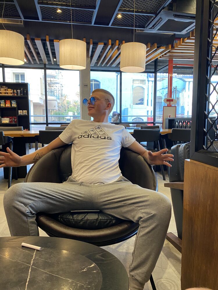  43806066  Stepan, 22 ,    