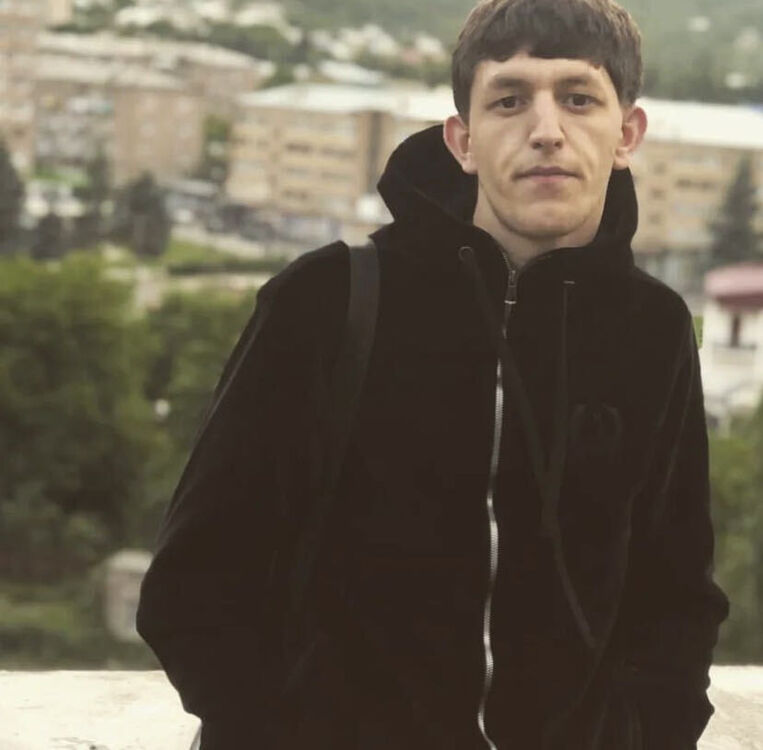  36582876  Harutyun, 23 ,    