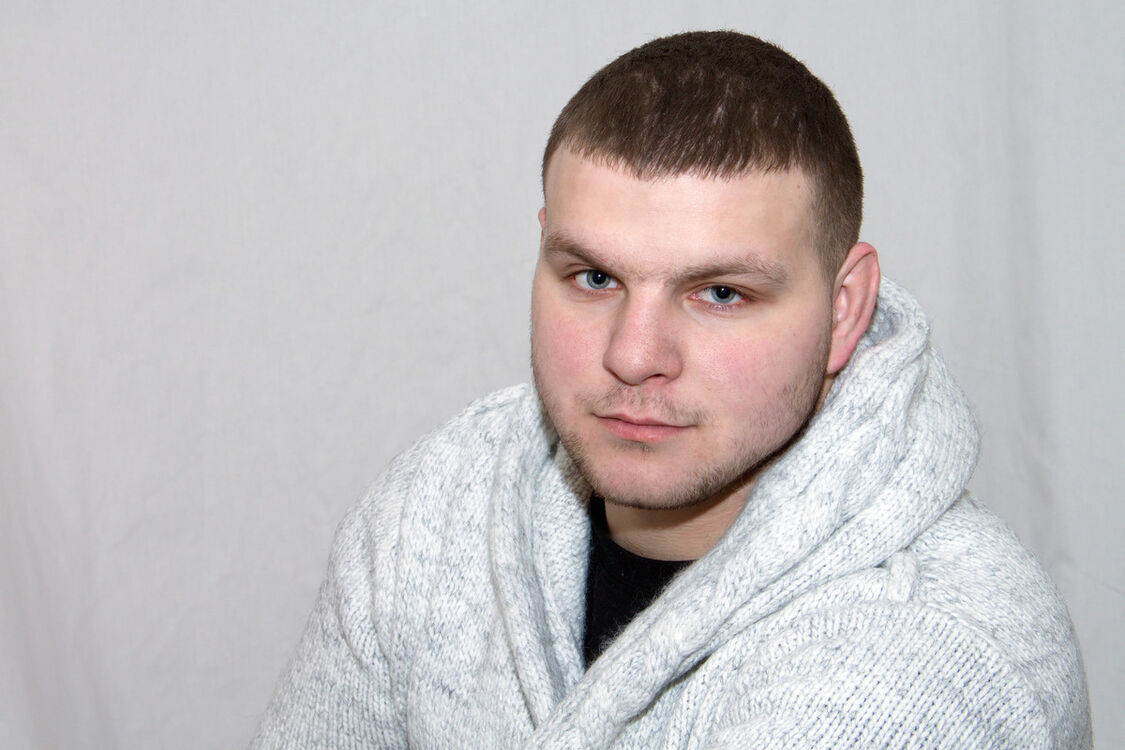  4142936  Sergei, 39 ,    