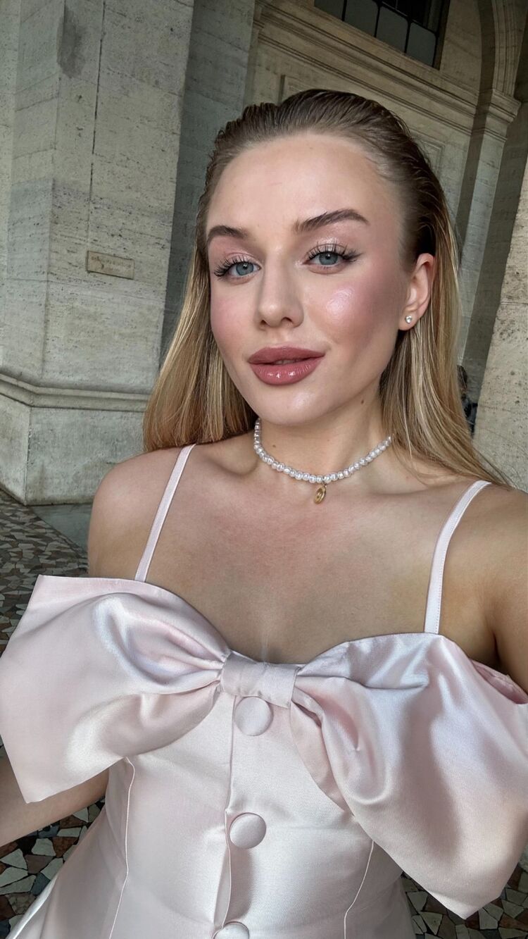  52151106  Alexandra, 25 ,    Rome