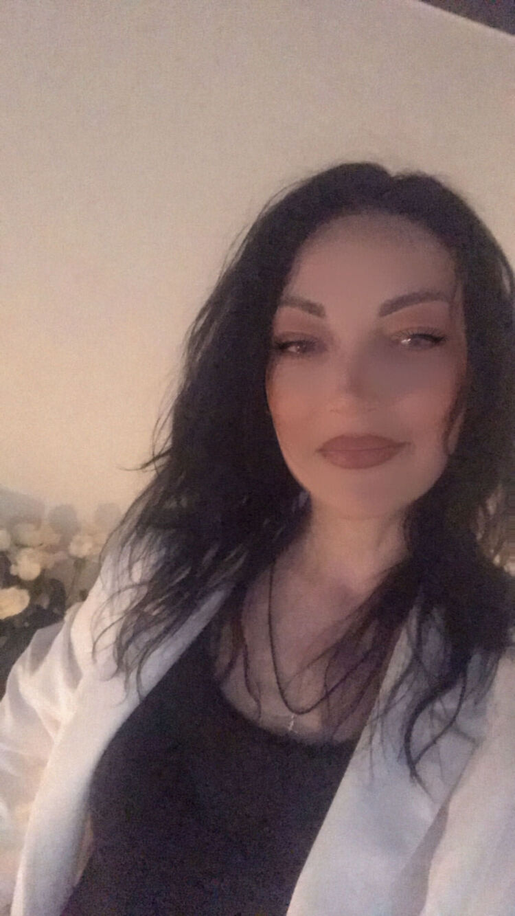  ,   Kris, 43 ,   ,   