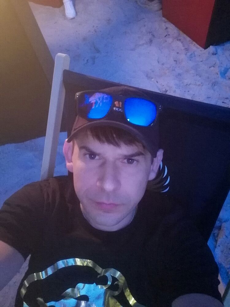  41497176  Pavel, 39 ,    