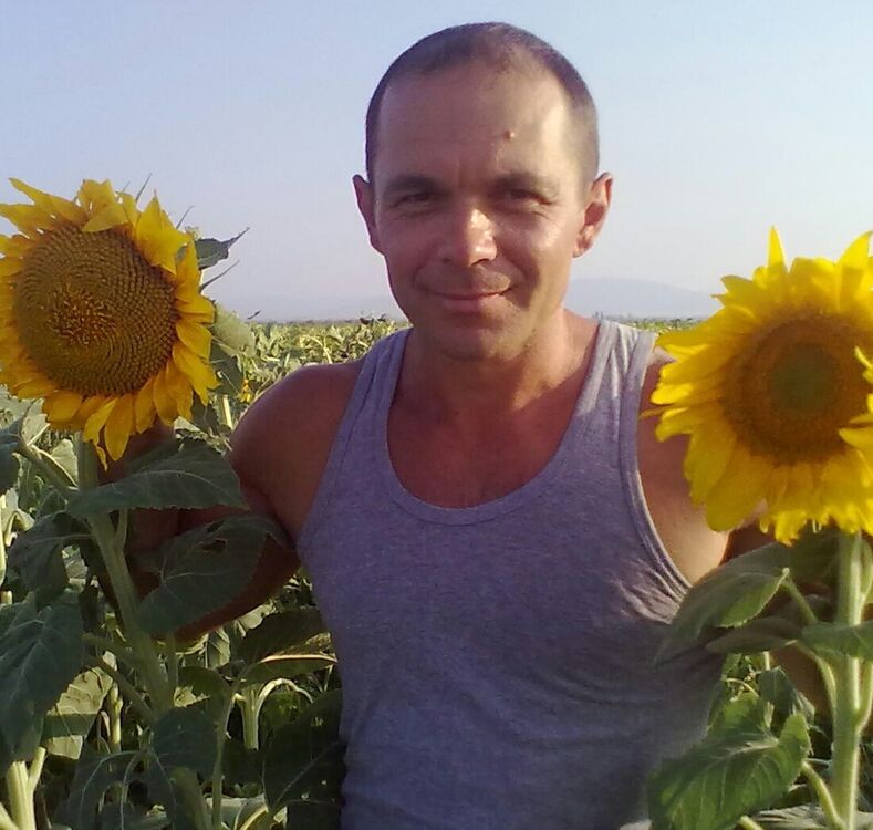  18754436  Alexei, 48 ,    