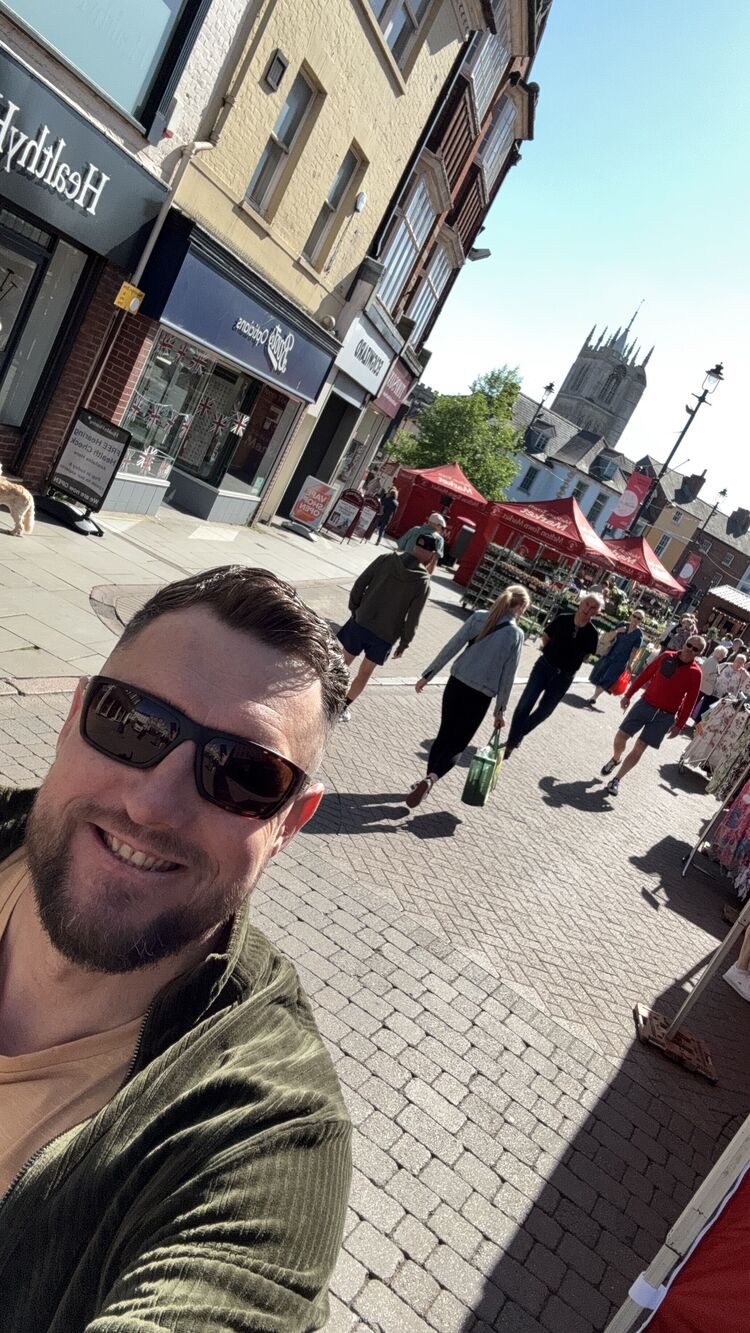  51764006  Andriu, 43 ,    Melton Mowbray