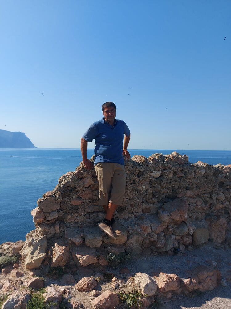 ,   Sarkis, 42 ,   ,   , c 