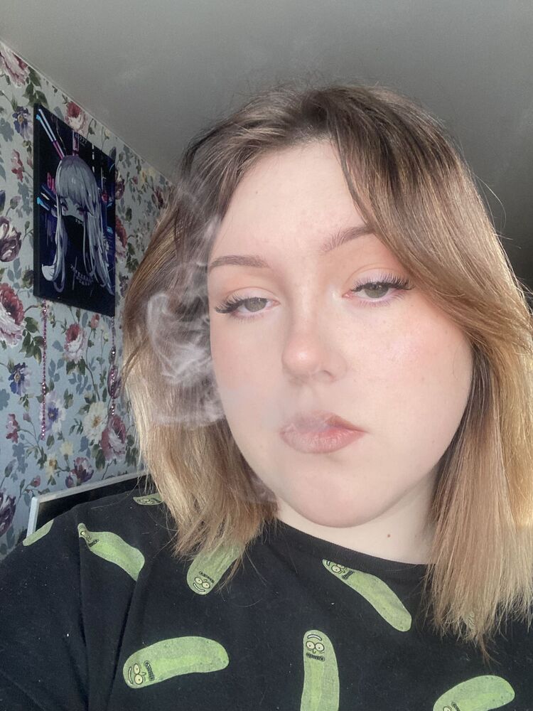  40574566  Polyyy, 21 ,    