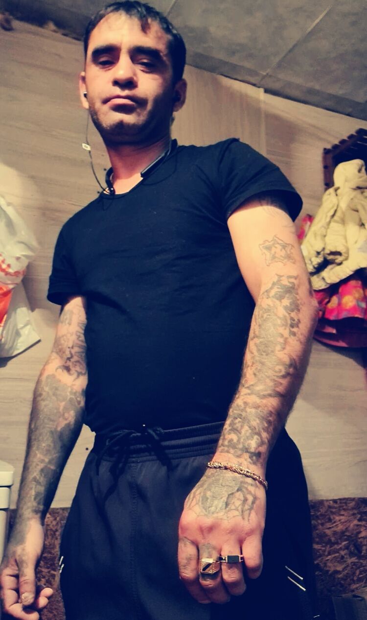  52031146  Igor, 46 ,    
