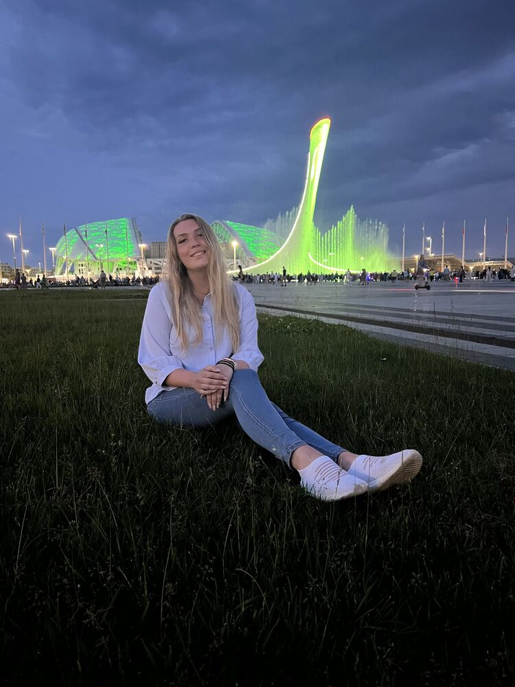  ,   Vlada, 26 ,   ,   , c , 