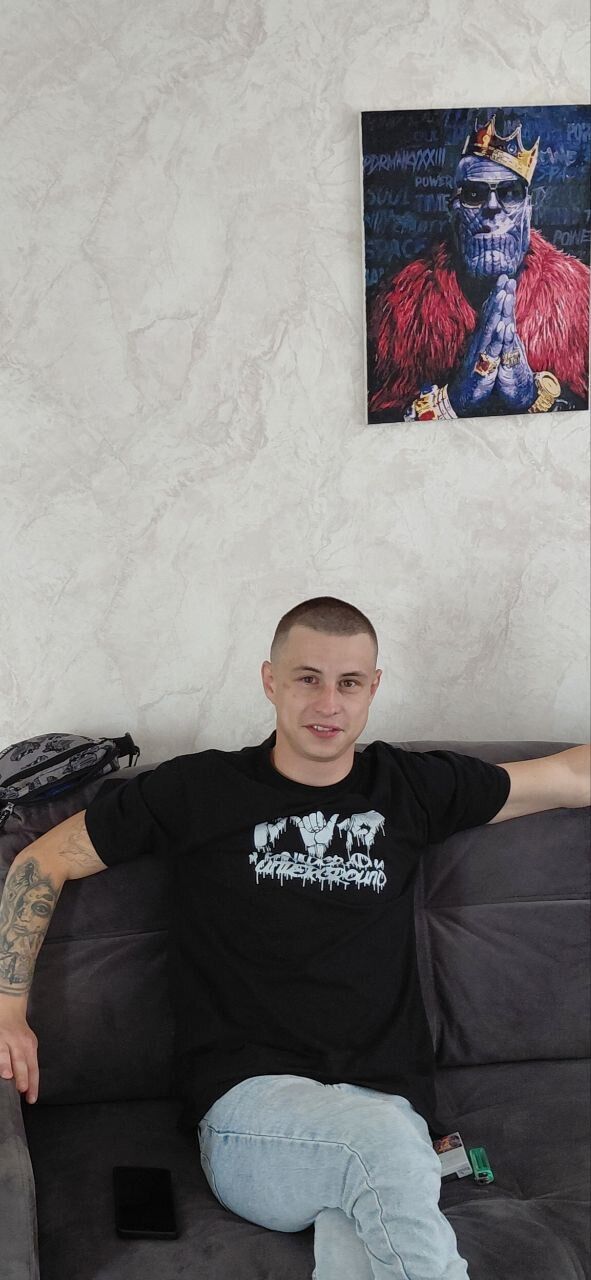  52056686  Anton, 25 ,    