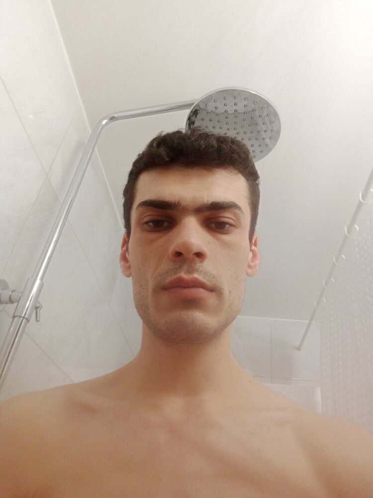 41929016  Robert, 28 ,    
