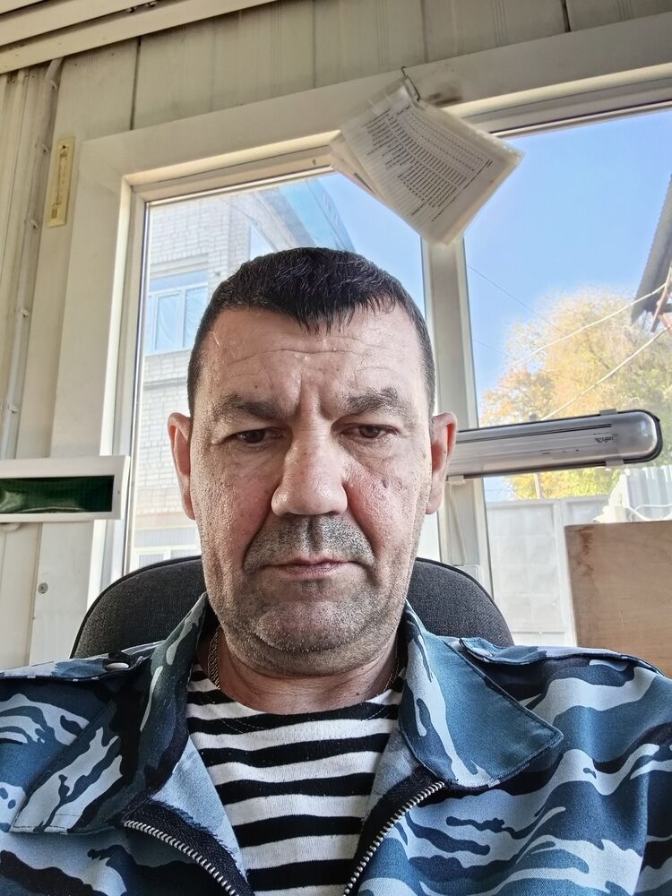  54238346  Andrey, 52 ,    