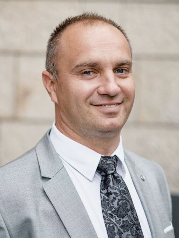  23317606  Roman, 48 ,    Praha