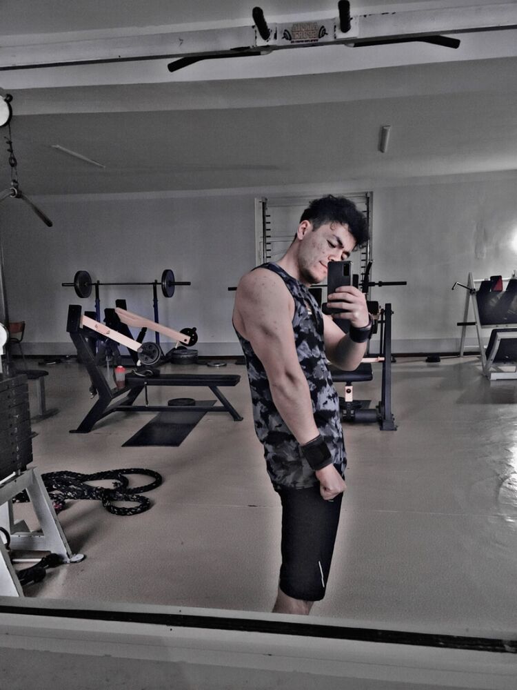  ,   Hakan, 24 ,   ,   