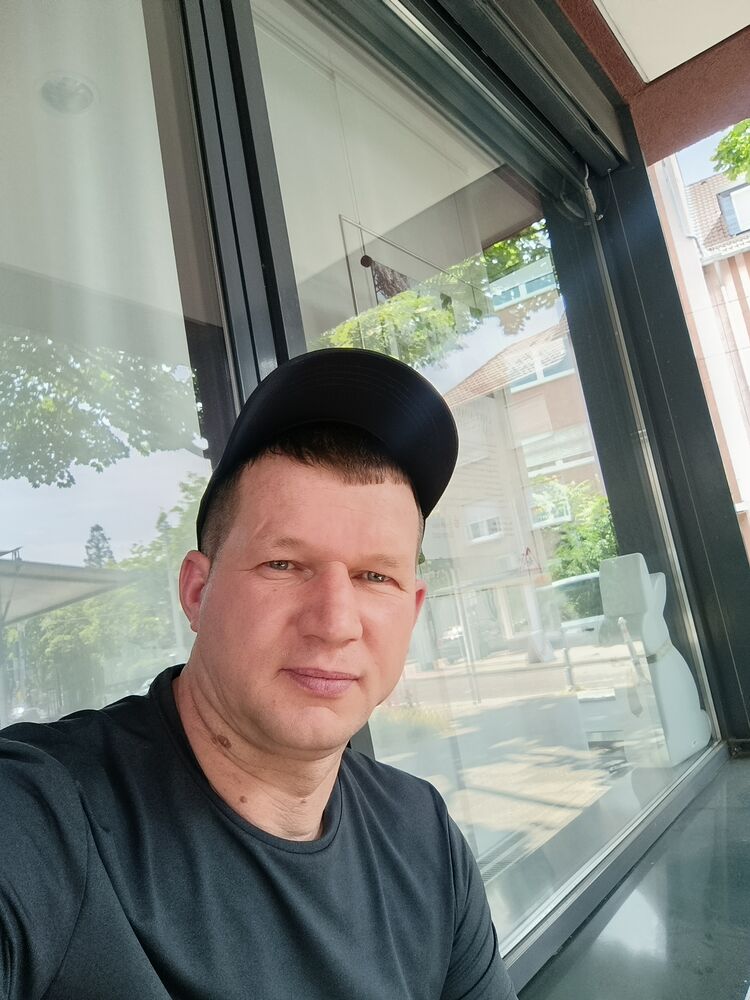  52082826  A, 45 ,    -