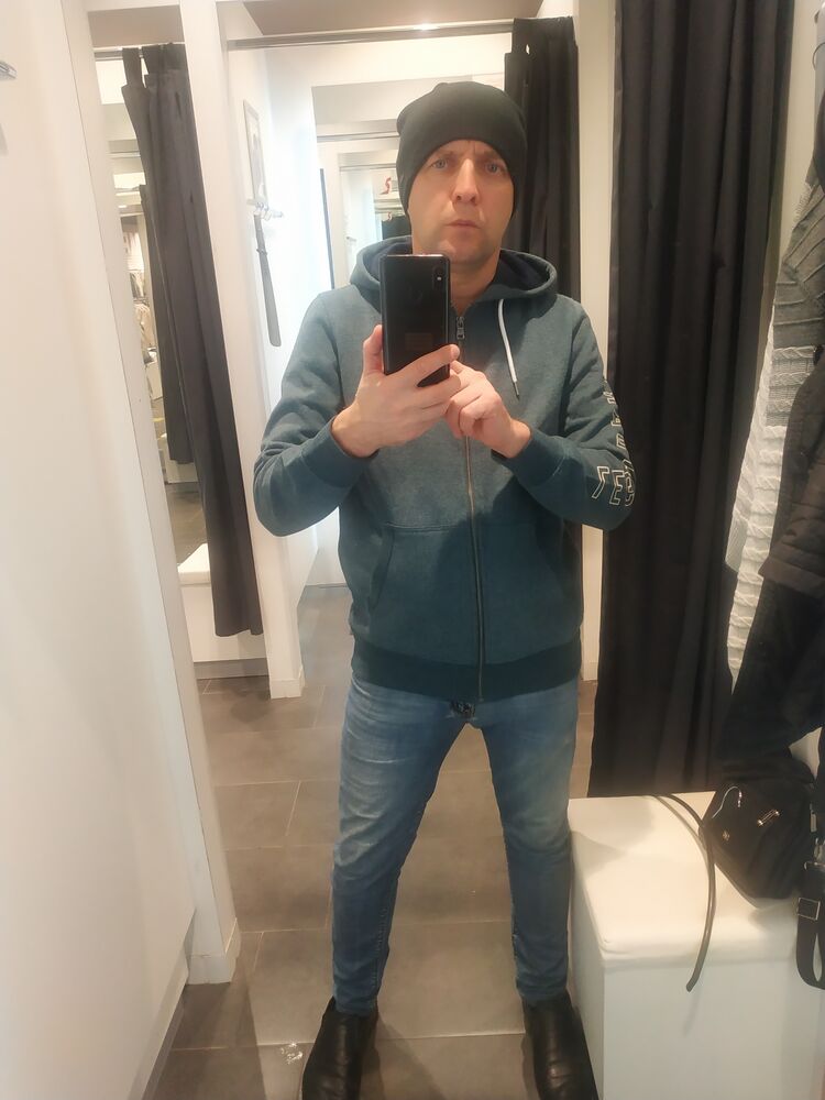  31009366  Dmitry, 49 ,     