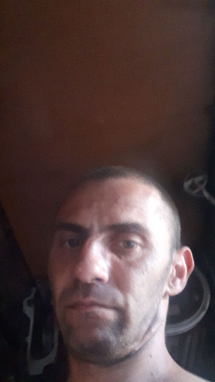  29340796  Serj, 40 ,    