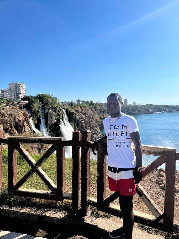  29733736  James, 38 ,    -