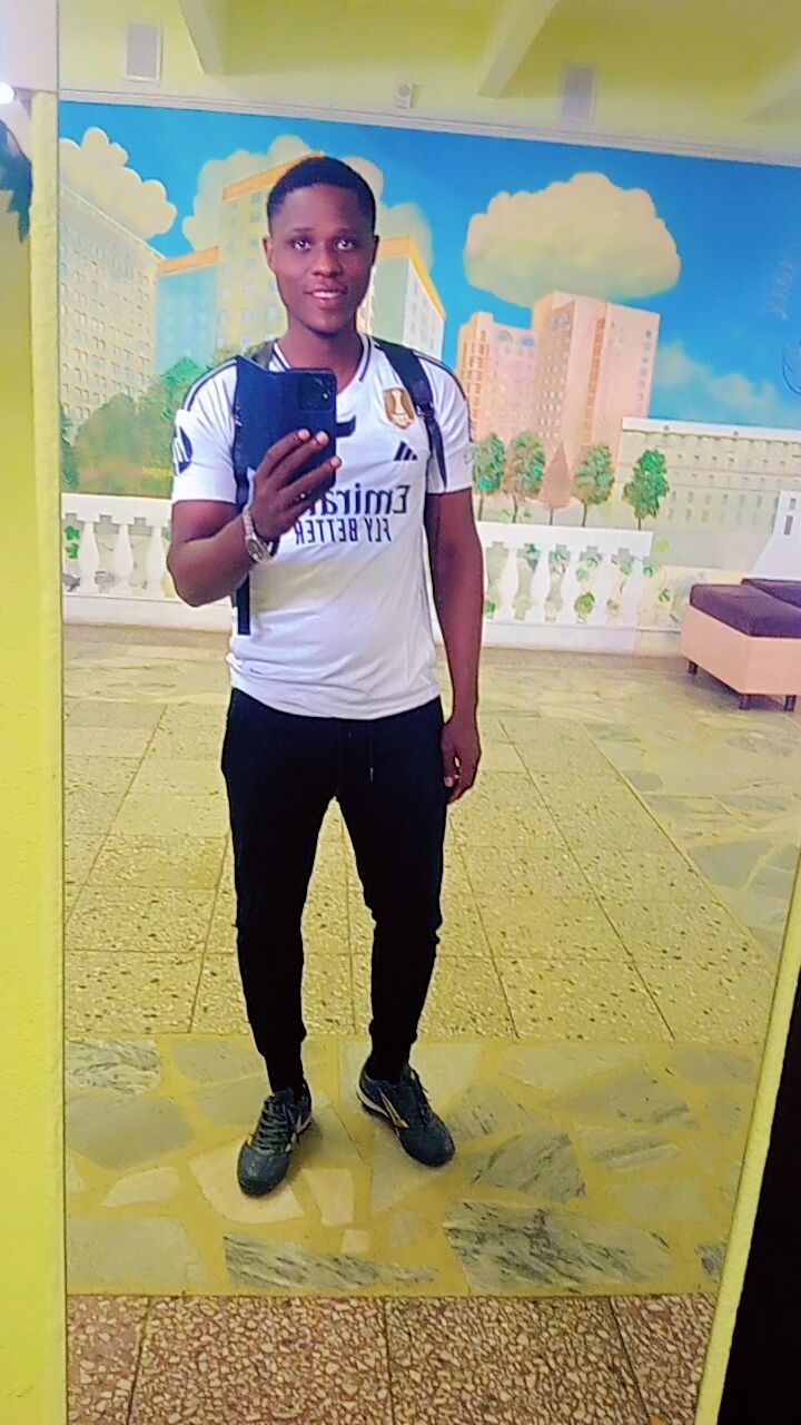  51277446  Aymeric, 32 ,    