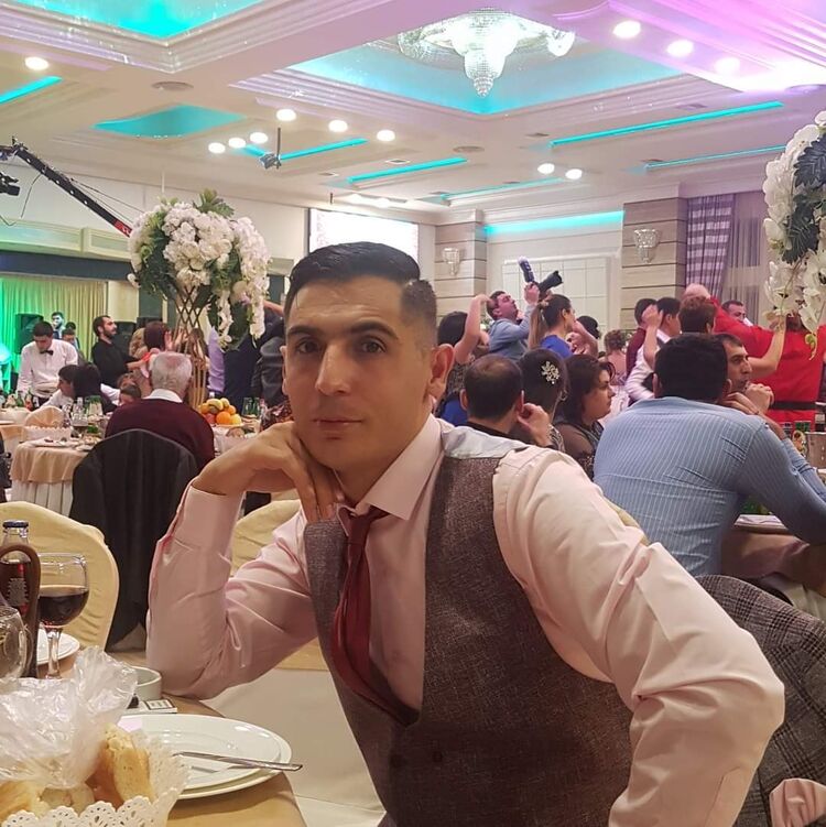  35142676  Hayk, 33 ,    
