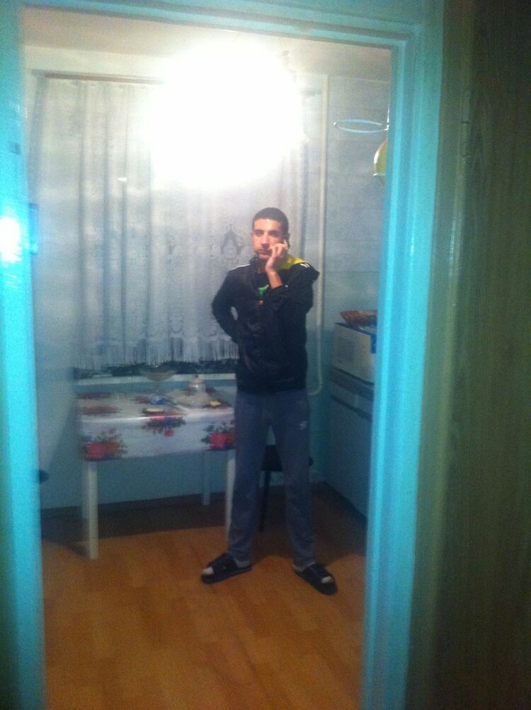  12394166  Bobi, 42 ,    