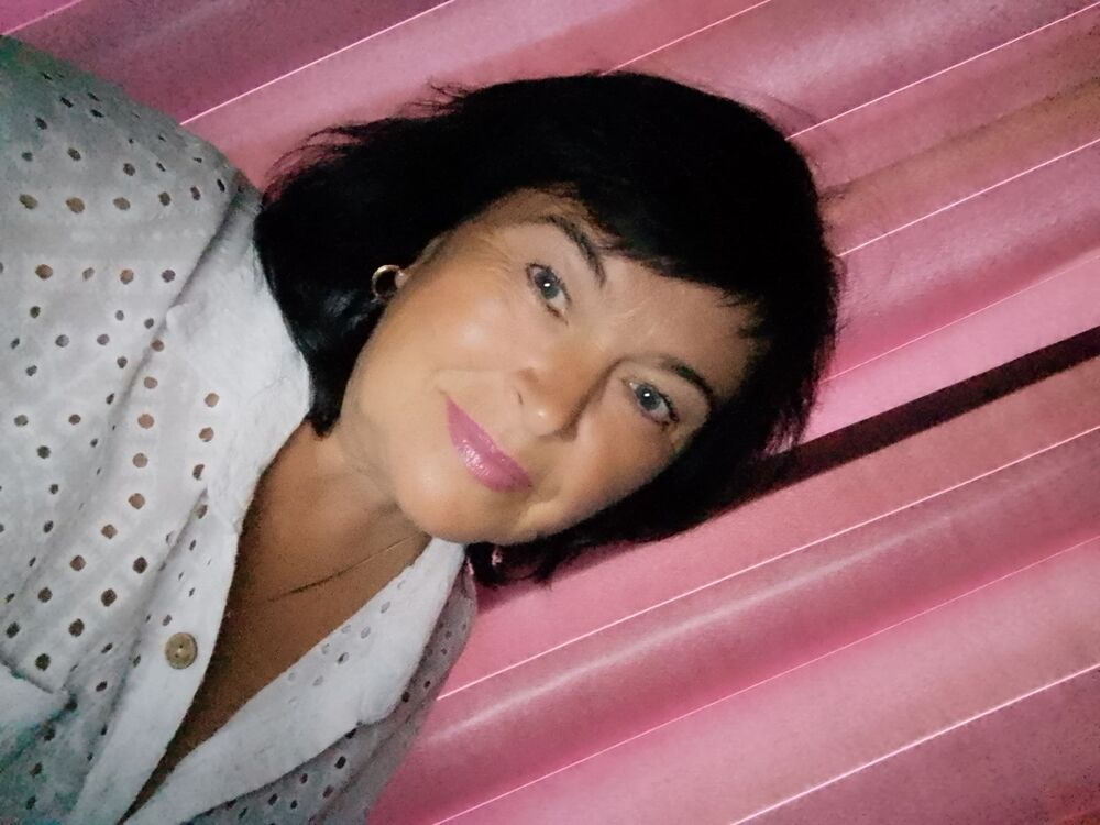  54660306  Lora, 57 ,    