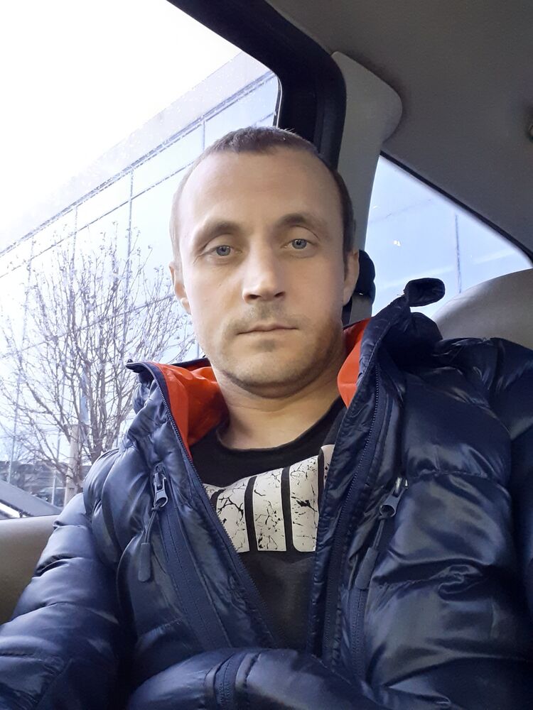  ,   Viktor, 36 ,   ,   