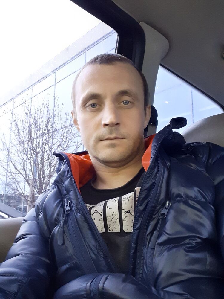  ,   Viktor, 35 ,   ,   