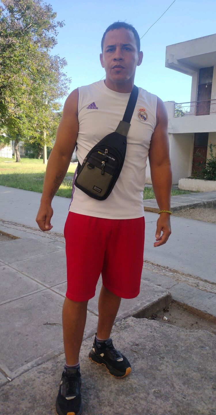  -,   Yordenis, 41 ,   ,   