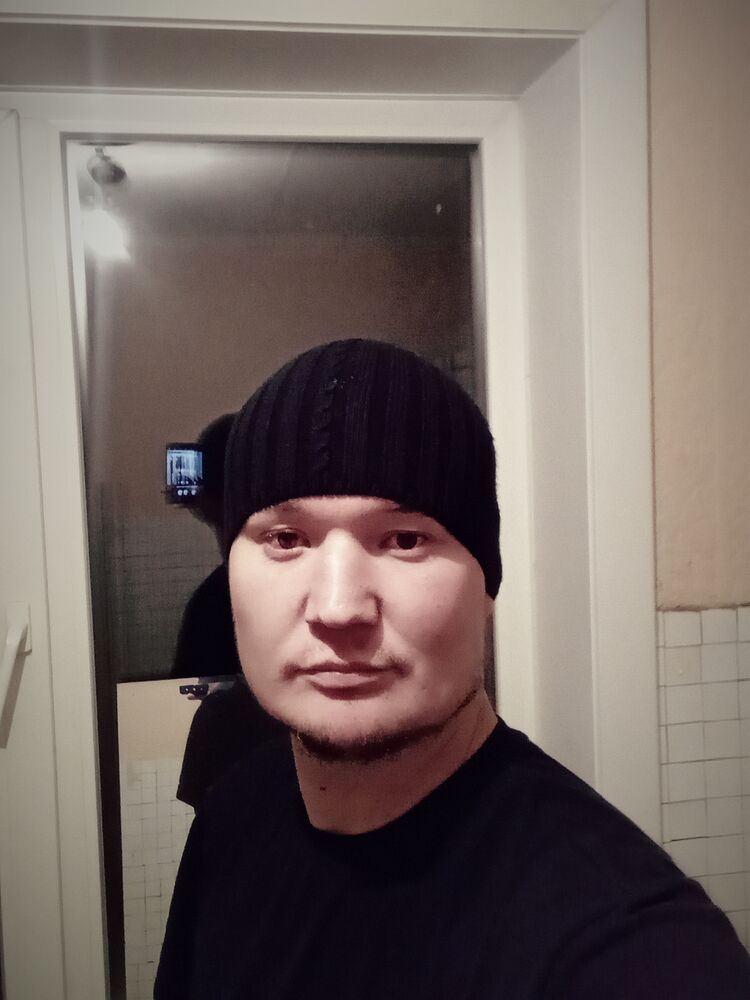  31573076  Vlad, 37 ,    