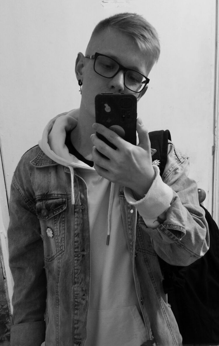  ,   Mikhail, 28 ,   ,   