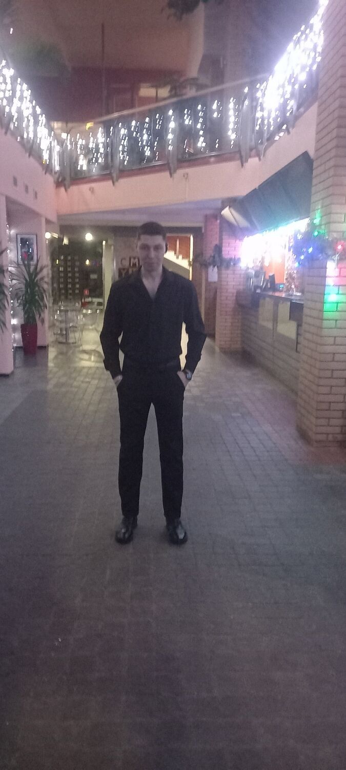  40925666  Andrei, 33 ,    