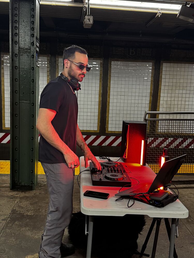  Maspeth,   Aleksandr, 26 ,   ,   