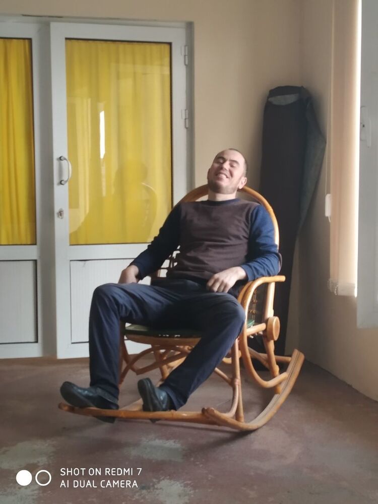  19516826  Alibek, 41 ,    