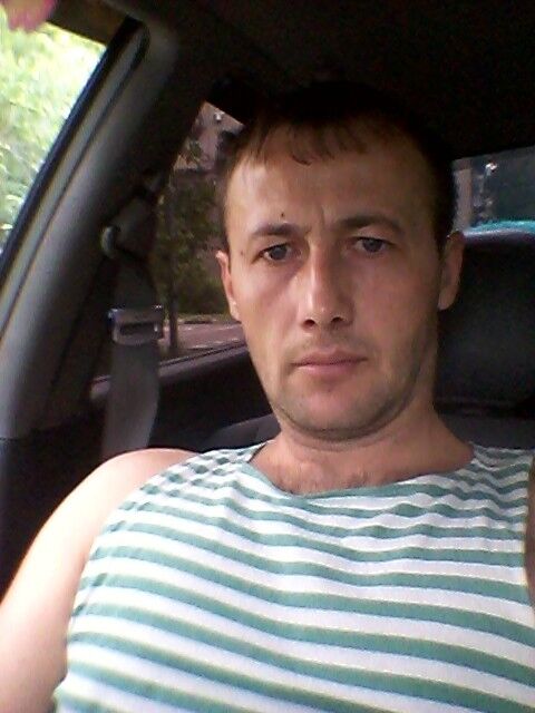  10076276  Igor, 44 ,    