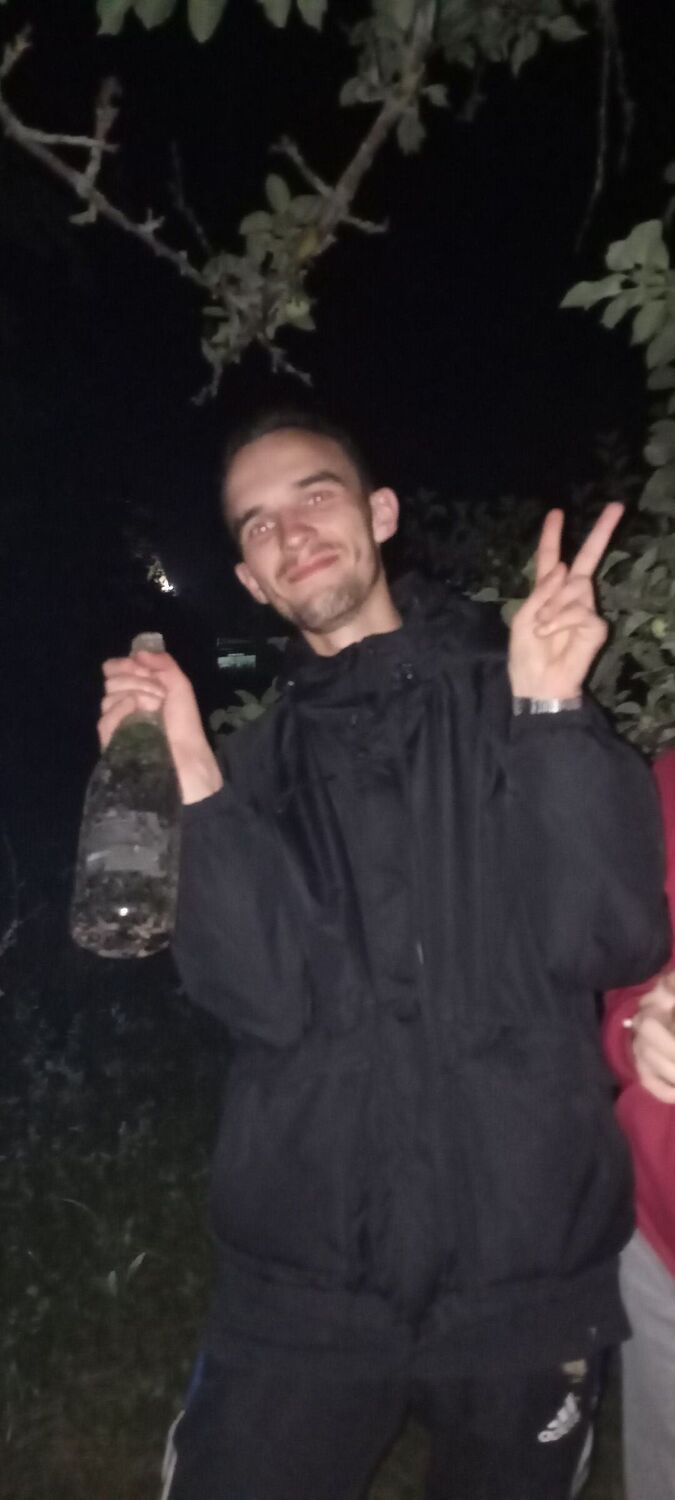  30816316  Alexander, 26 ,    