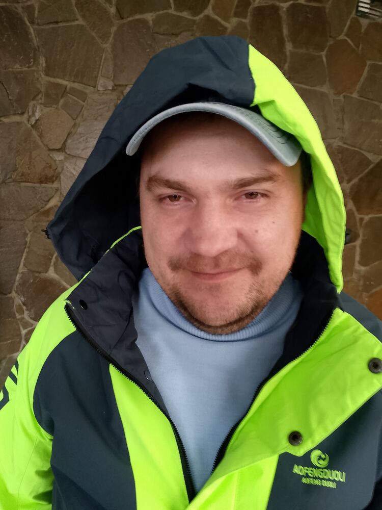 ,   Sergei, 33 ,   c 