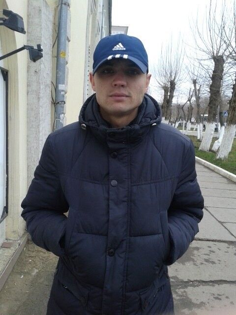  15559116  DMITRI, 37 ,    