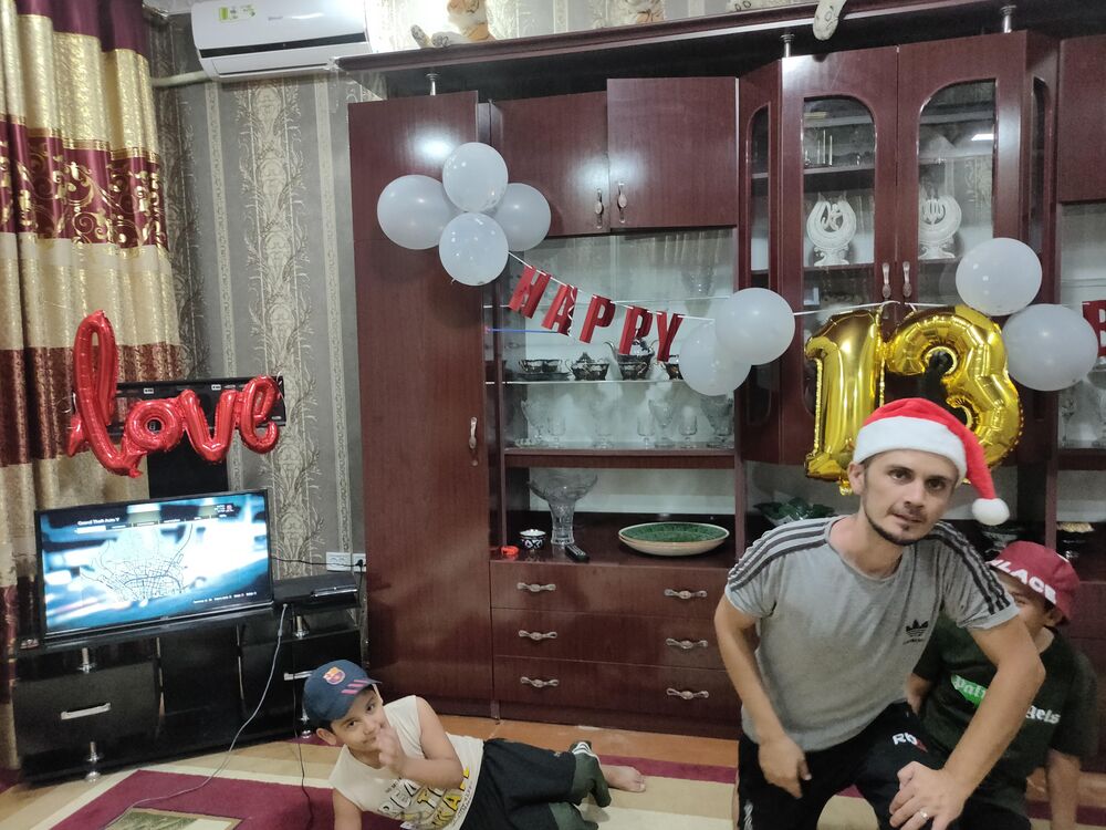  25013796  Dima, 41 ,    