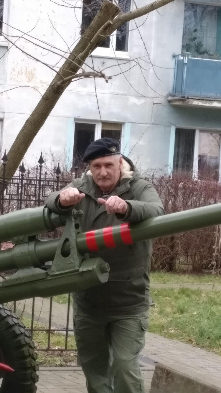  49581506  Oleg, 64 ,    