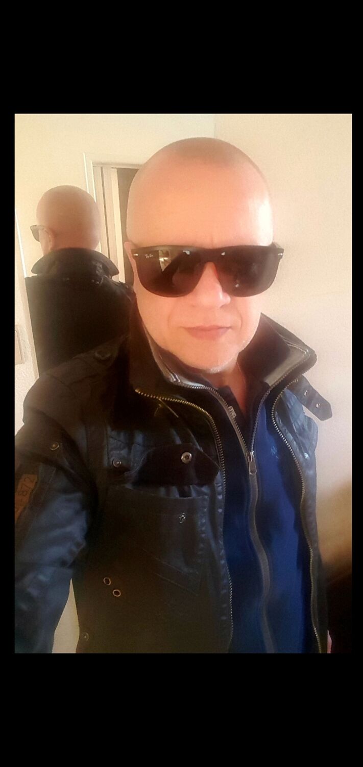  22707526  Anton, 60 ,    