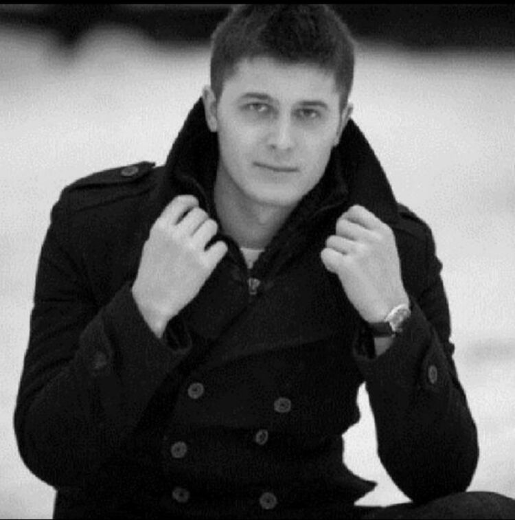  53612846  Taras, 41 ,    